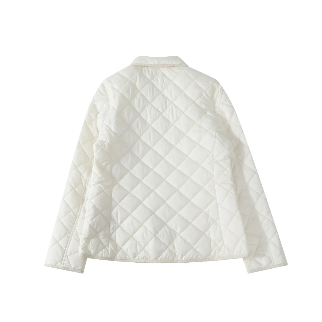 P350 #R53 Ralph Lauren Diamond Quilted Cotton Clothes Women's Tops Retro college style, classic diamond quilting, retro and warmth coexist. When delicate quilting stitches meet the three-dimensional diamond pattern, a warm cotton jacket with a college atmosphere. Exquisite details interpret autumn and winter textured outfits. 4-color versatile style, easy to control various occasions. Black classic｜Low-key high-end that never goes wrong Navy blue is calm | Quiet and intellectual temperament; Khaki is gentle | Creates a warm retro atmosphere; White is fresh | A touch of light halo in winter. Ingenuity is evident in the details, and the quality is at your fingertips. Customized metal buttons embellish the placket. Exquisite embroidery on the chest highlights the brand genes. 120g high-fill cotton is evenly filled. Commuting scene: Pair with straight trousers + loafers. Casual everyday: layered knitted skirt + short boots. College style: combination of jeans + canvas shoes. This winter, let the diamond pattern add elegance to you. Use a classic cotton coat to write your own retro fashion narrative. Color: Navy blue, black, white, khaki. Size: S M L XL. Bust: 107 111 115 119. Length: 65 66 67 68 Sleeve length: 64 64 64 64 Shoulder width: 42 43 44 45 S size: recommended within 100 catties M size: recommended within 120 catties L size: recommended within 140 catties XL size: recommended within 160 catties
